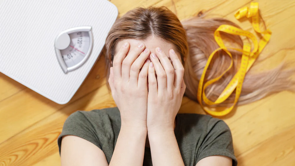 Γιατί ​κολλάει η ζυγαριά; Οι 4 βασικοί λόγοι που εξηγεί η επιστήμη